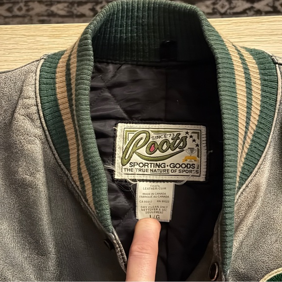 90s Roots Canada Leather Patina Varsity Distressed Size Large - Picture 4 of 7